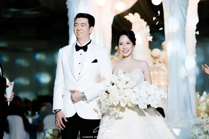 เจ้าบ่าวเจ้าสาวกับช่อกล้วยไม้