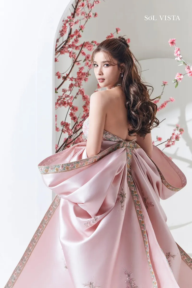ชุดยกน้ำชาซาตินชมพู โบว์ใหญ่ด้านหลัง